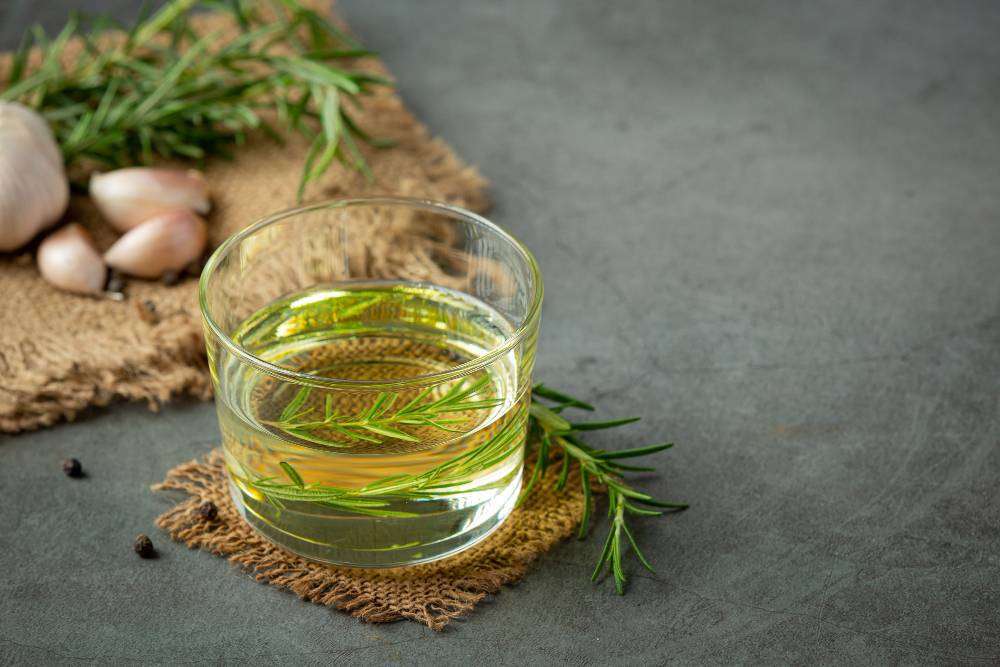 <a href="https://www.freepik.com/free-photo/oil-with-rosemary-table_11995812.htm#query=Rosemary%20Oil&position=33&from_view=search&track=ais">Image by jcomp</a> on Freepik