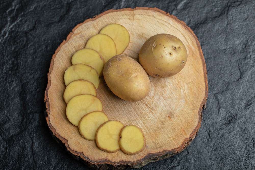 <a href="https://www.freepik.com/free-photo/sliced-whole-potato-brown-wooden-board_13767508.htm#query=slice%20potatoes&position=22&from_view=search&track=ais">Image by azerbaijan_stockers</a> on Freepik