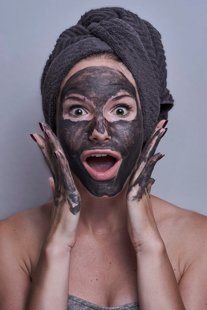 चारकोल से कैसे करें अपनी त्वचा को साफ ? (Charcoal can be magical for your skin)