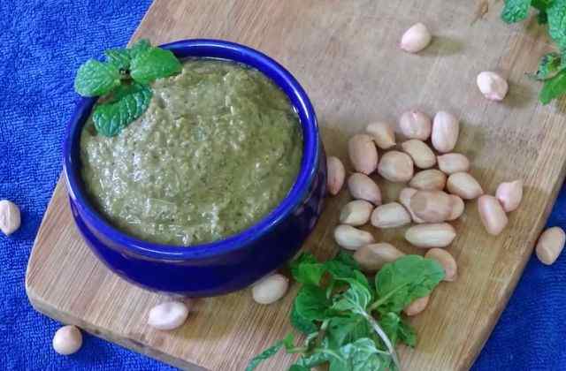 Mint and Peanut Chutney 